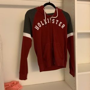 zip up maroon jacket